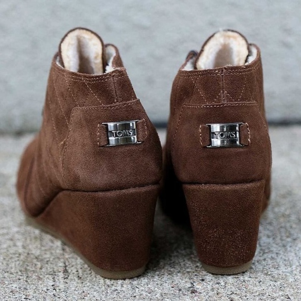 Toms Desert Suede Wedge Bootie NWOB - Picture 2 of 7